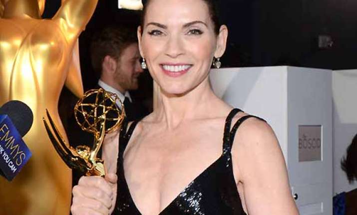 emmy awards 2014 julianna margulies wins emmy for best