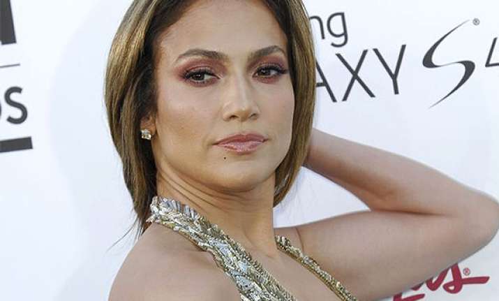 jennifer lopez to receive icon award at billboard music