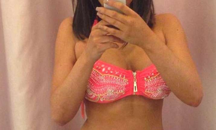 jessica wright shows curves in a hot selfie see pics