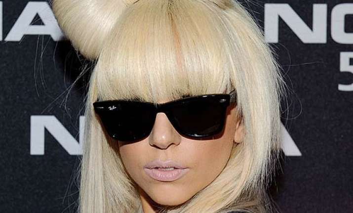 lady gaga to co host pop countdown show