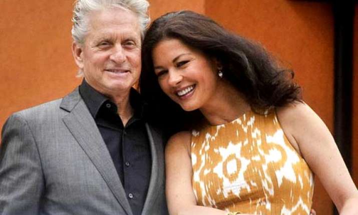 douglas zeta jones to renew wedding vows