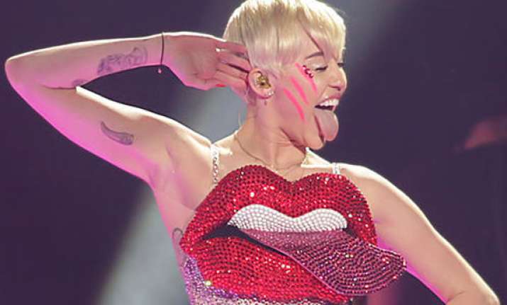 parton supports miley s wild behaviour
