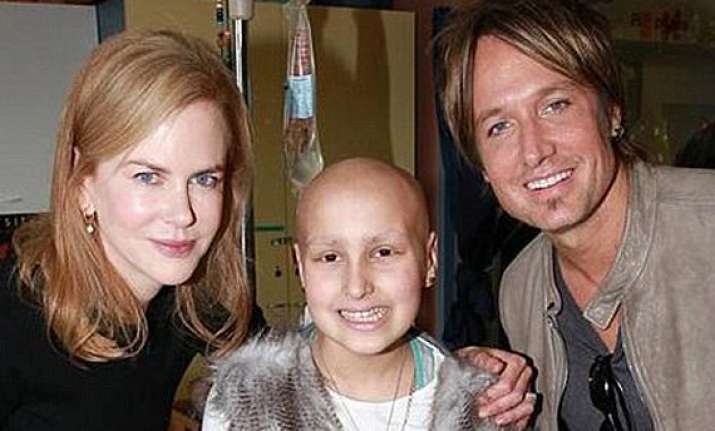 kidman urban perform for sick children