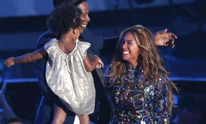 mtv music awards jay z and blue ivy join beyonce for