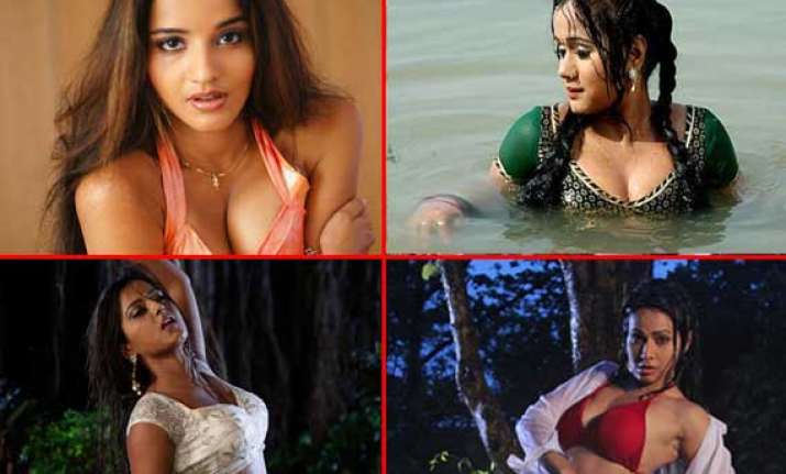 hot bhojpuri babes who set the screen on fire view pics