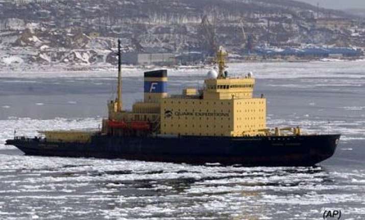 ship with 100 tourists stuck in antarctic ice