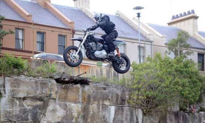 man jumps world record 187 ft on a motorbike