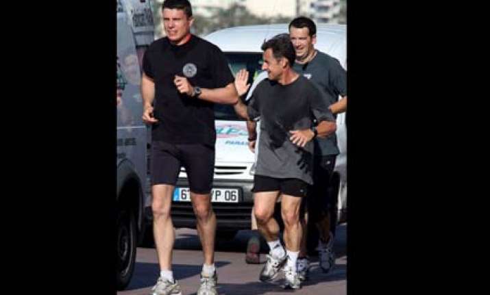 sarkozy removes tall bodyguards