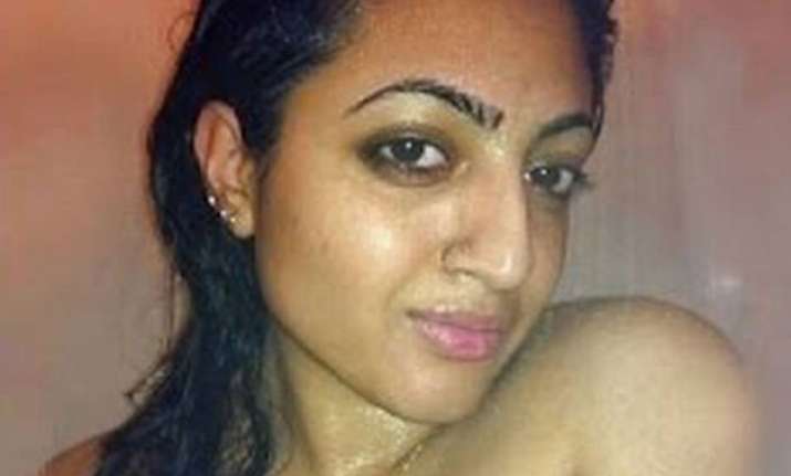 Sherlyn Chopra tweets nude photo of self | Masala News 