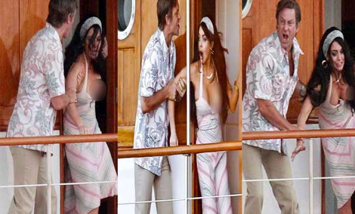 lilo suffers wardrobe malfunction while shooting