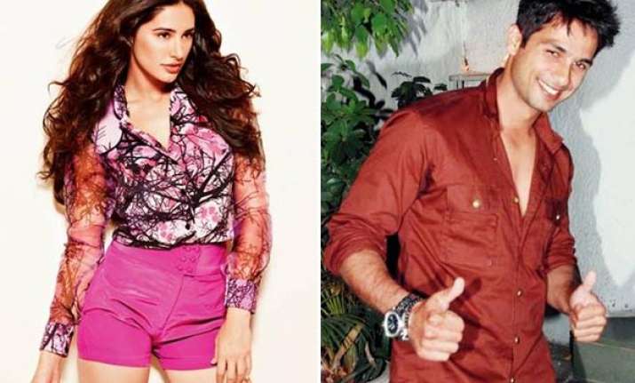 nargis fakhri stays in shahid s home for 5 6 days
