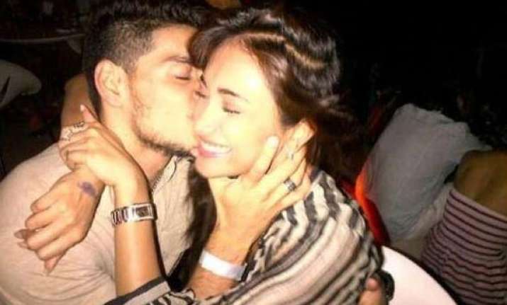 picture of suraj pancholi kissing jiah khan leaked view pics