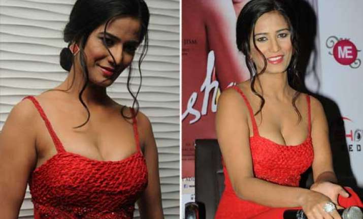 poonam pandey flaunts cleavage while promoting nasha view