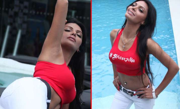 sherlyn chopra looks hot promoting splitsvilla 6 in kolkata