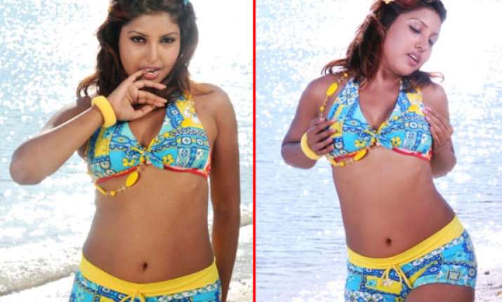 south actress komal jha sizzles in hot bikni photoshoot