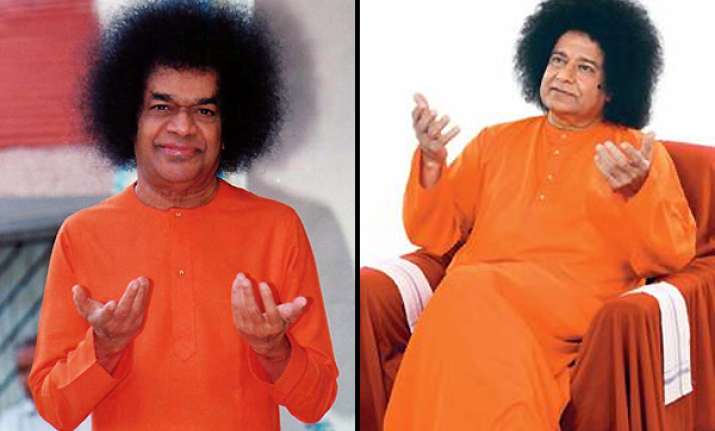 spot the difference anup jalota as sathya sai baba