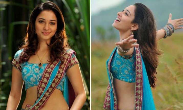 tamannaah sizzles in blue sari view pics