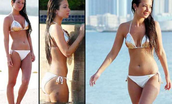 tulisa contostavlos puts her curves on display in dubai