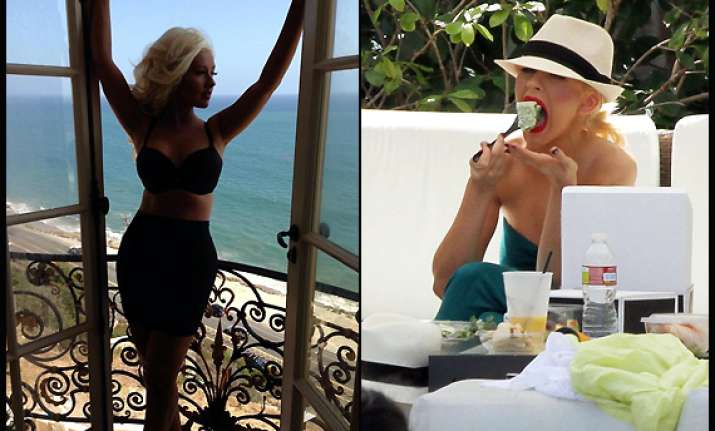 aguilera avoids outside food see christina aguilera s hot