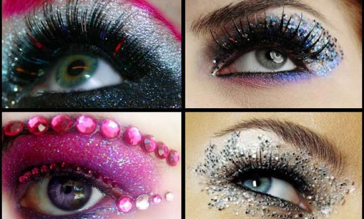 Know the ways to apply glitter eye shadow Lifestyle News