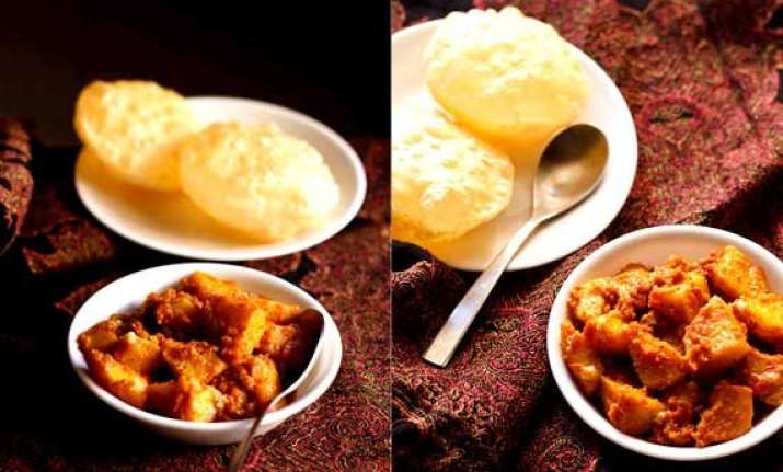 durga puja special try bengali luchi and aloo dum this time