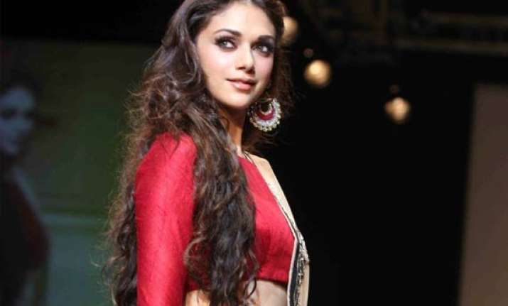 wifw 2015 aditi rao to be the showstopper for payal singhal