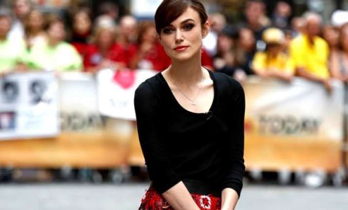 keira knightley prefers e shopping