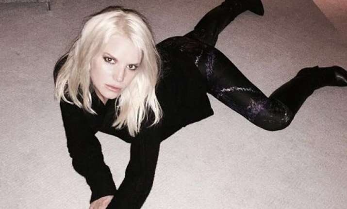 jessica simpson poses seductively on her carpet