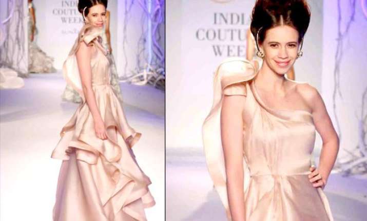 india couture week kalki koechlin sets the ramp ablaze see