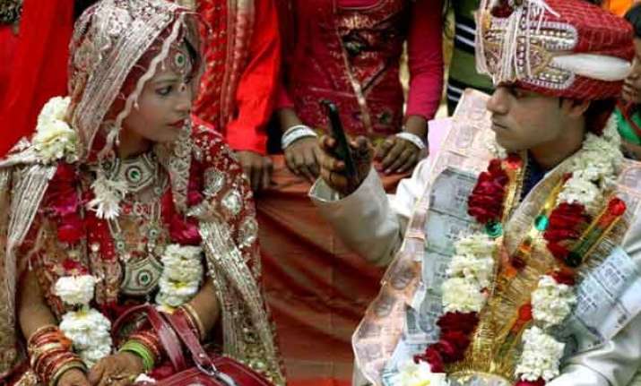 young indians prefer staying separately with spouse survey