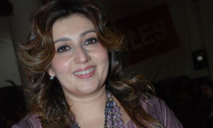 designer archana kochhar runs mumbai marathon for cause