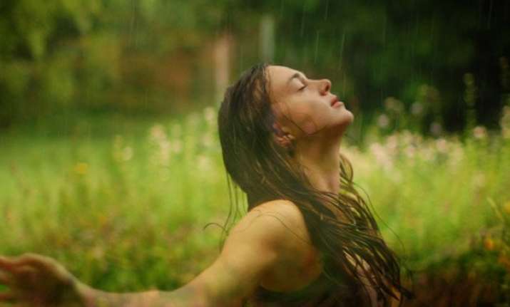 dos and dont s to take care of skin in monsoon