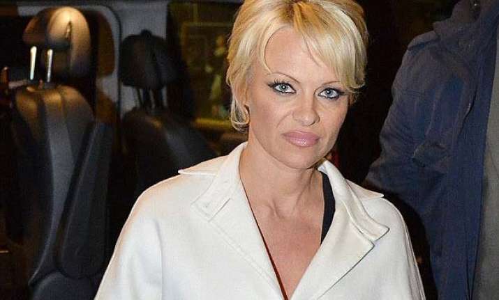 pamela anderson doesn t feel pretty enough to model