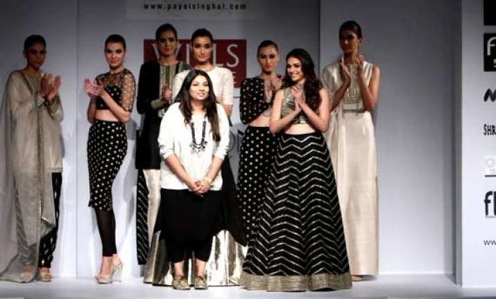 aditi rao ups glam quotient at payal singhal s wifw 2015