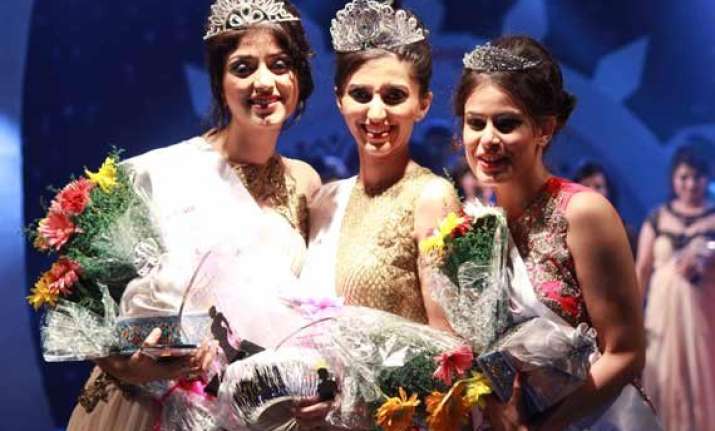 aman grewal wins mrs.india worldwide 2014 see pics