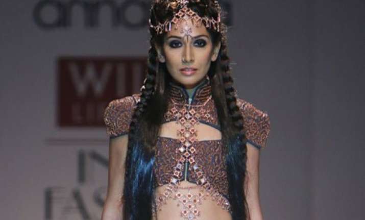 monica dogra goes bold with designer kanika saluja at wifw