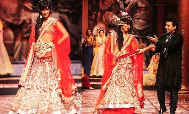 lakme fashion week 2015 suneet varma s starry end on fourth