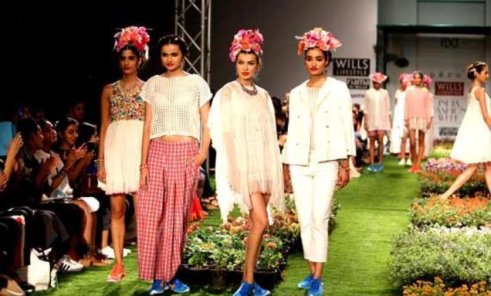 wifw 2015 aneeth arora opens on a summery note view pics