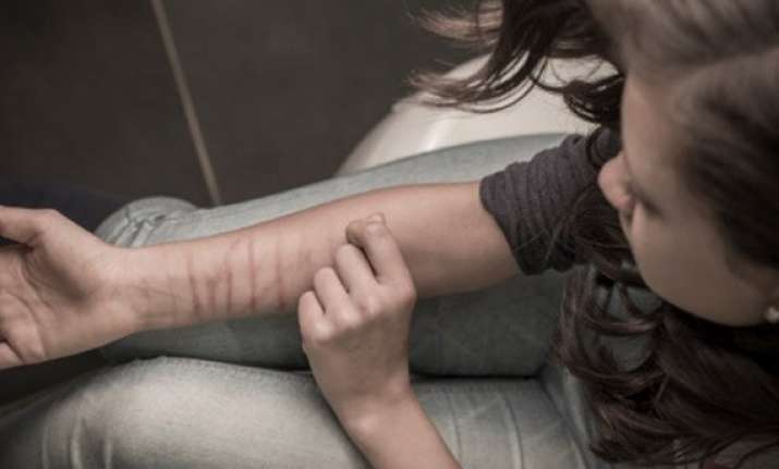 self harming yourself at teenage can cause mental problems