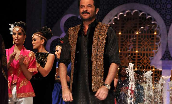 indian bridal fashion week anil kapoor looked jhakkas in