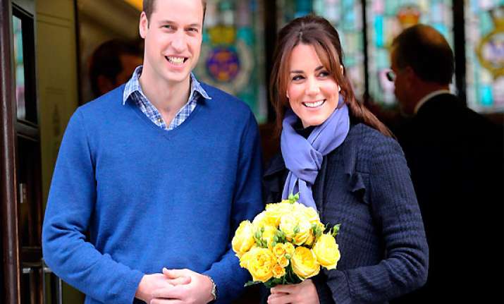 kate middleton goes into labour admitted to hospital