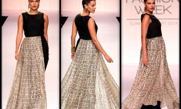 lakme fashion week 2014 payal singhal ropes in neha dhupia