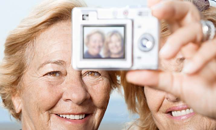 lifeloggers capture favorite moments with digi cameras