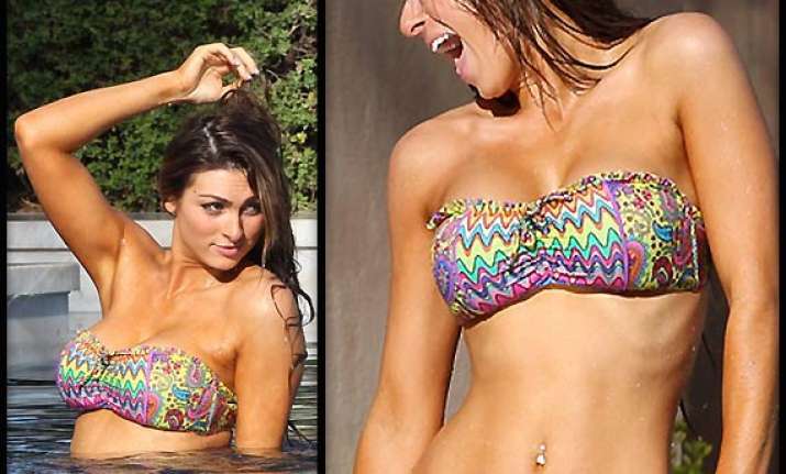 ouch cbb 6 contestant luiza zissman flaunts bikini bod and