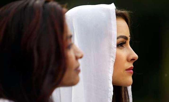 miss universe in trouble over taj photo shoot view pics
