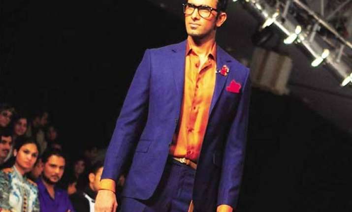 pakistan fashion week 2014 sharp cuts classic fabrics