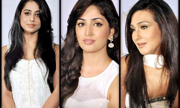 yami mahie rituparna s love for white ensembles see pics