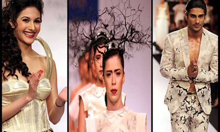 prateik babbar amyra dastur turn showstoppers at lfw view