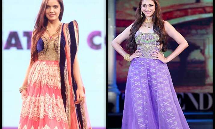 aditi shazhan scorch the ramp at retail jeweller awards see