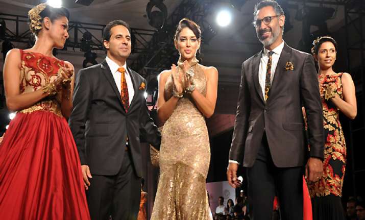 shantanu nikhil s collection overshadows jj valaya s star